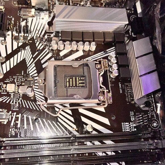 ASUS Prime Z390-P LGA 1151 Intel Motherboard - FOR PARTS - Picture 4 of 6